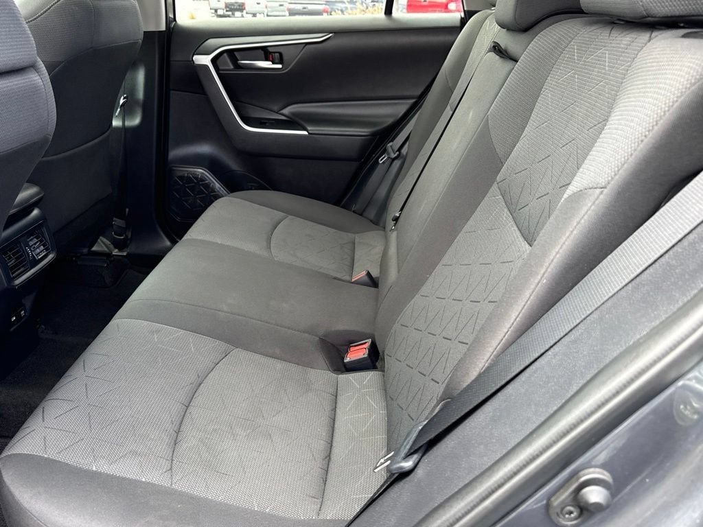 Used 2021 Toyota RAV4 XLE w/ Convenience Package FWD image 32
