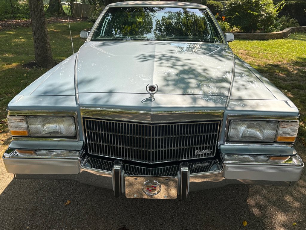 Used 1992 Cadillac Brougham RWD image 4