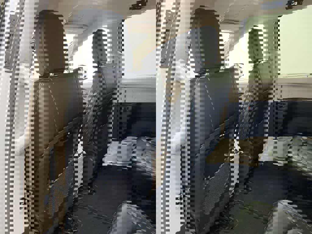 Used 2024 Chrysler Pacifica Touring-L image 15