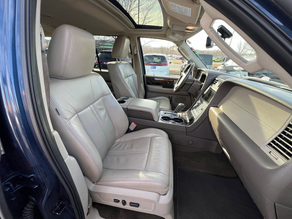 Used 2015 Lincoln Navigator 4WD image 31