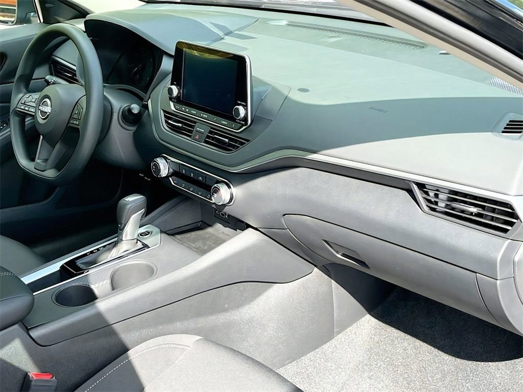 Used 2025 Nissan Altima 2.5 S image 30