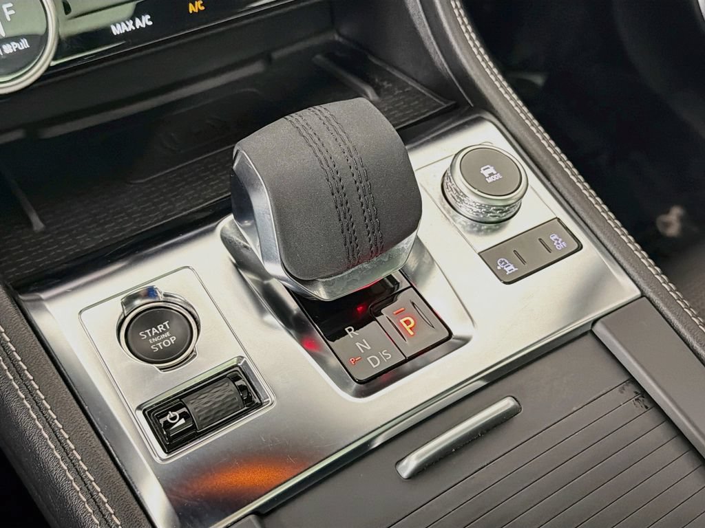 Certified 2025 Jaguar F-PACE R-Dynamic S AWD/4WD image 17