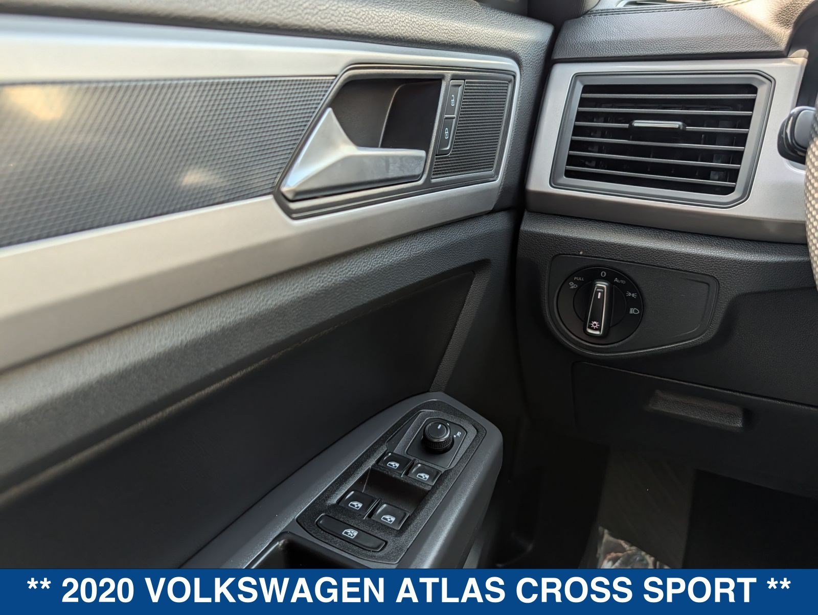 Used 2020 Volkswagen Atlas Cross Sport SE w/ Panoramic Sunroof Package FWD image 26