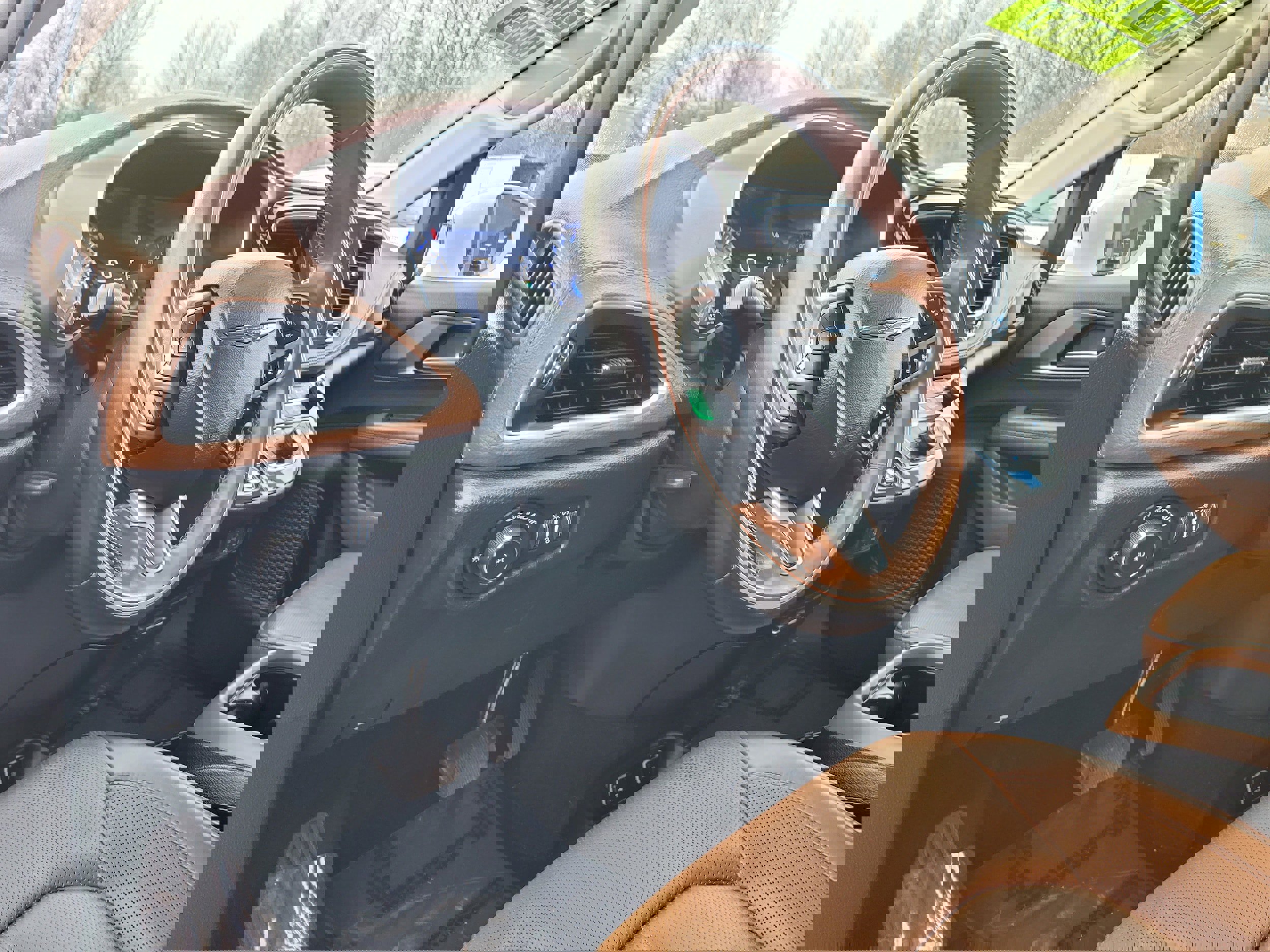 Used 2019 Chrysler Pacifica Limited w/ Tire & Wheel Group image 9