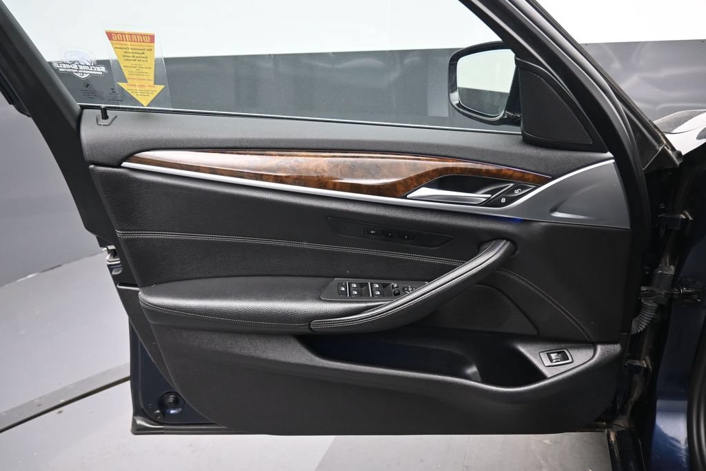 Used 2018 BMW 530i xDrive AWD/4WD image 9