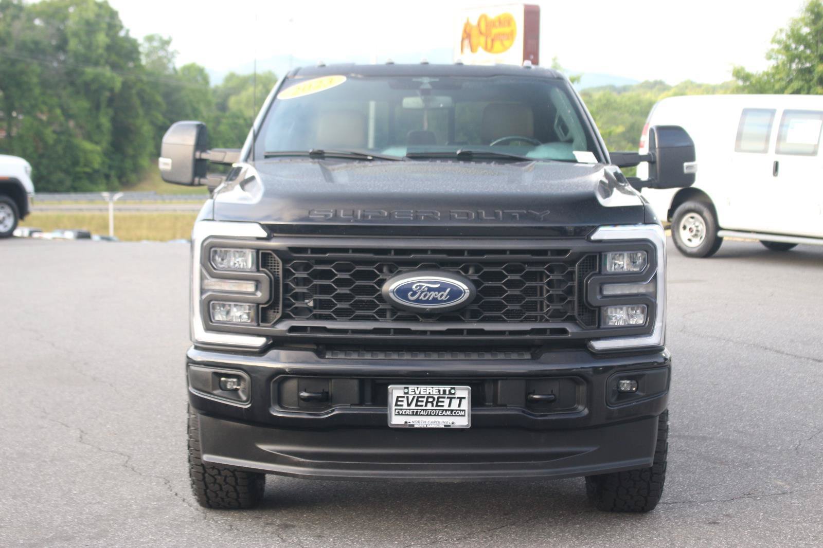 Used 2023 Ford F250 Lariat w/ Sport Appearance Package AWD/4WD image 2