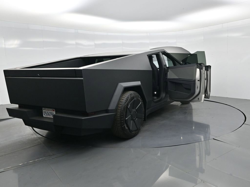 Used 2024 Tesla Cybertruck AWD Crew Cab image 34