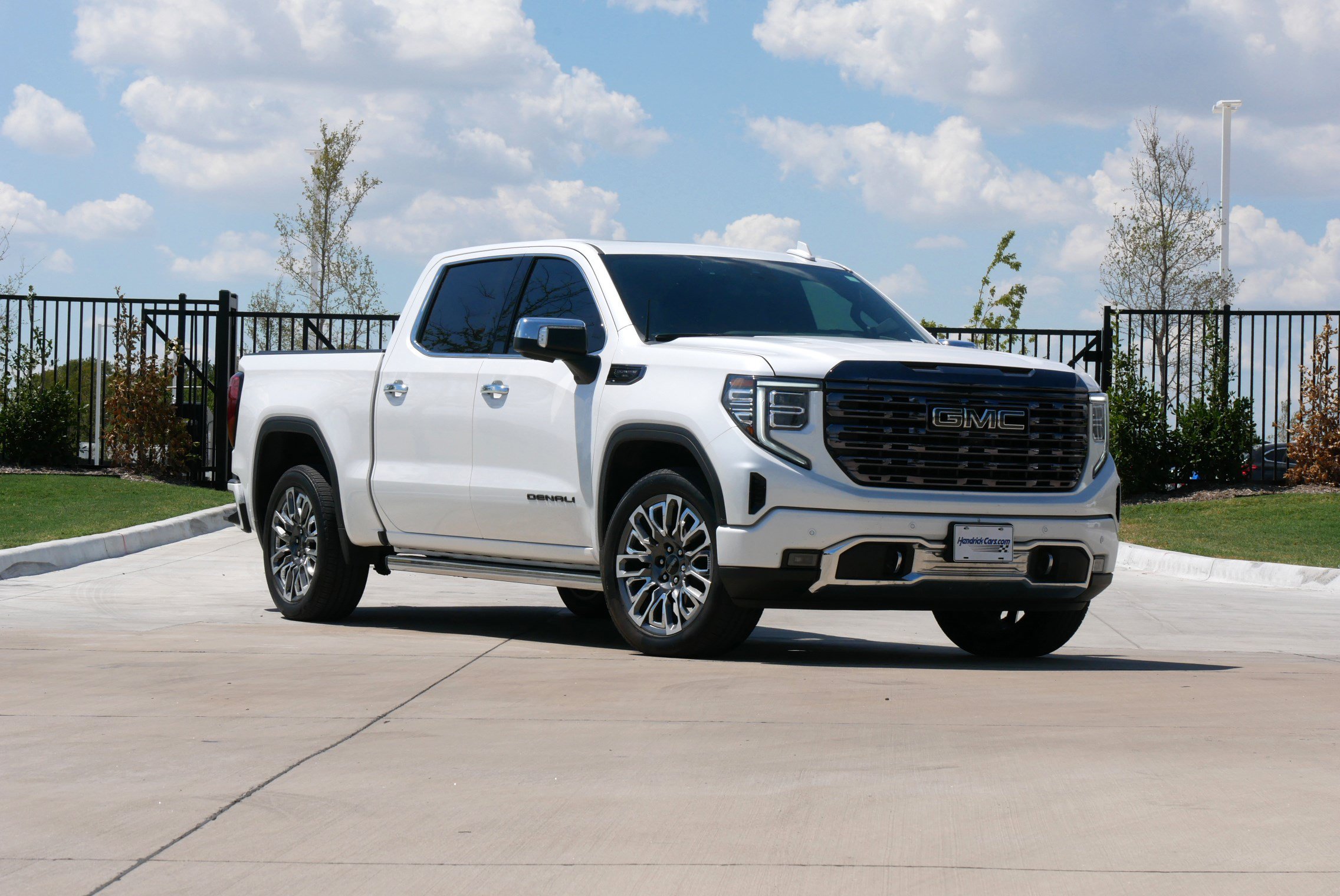 Used 2023 GMC Sierra 1500 Denali Ultimate AWD/4WD image 2