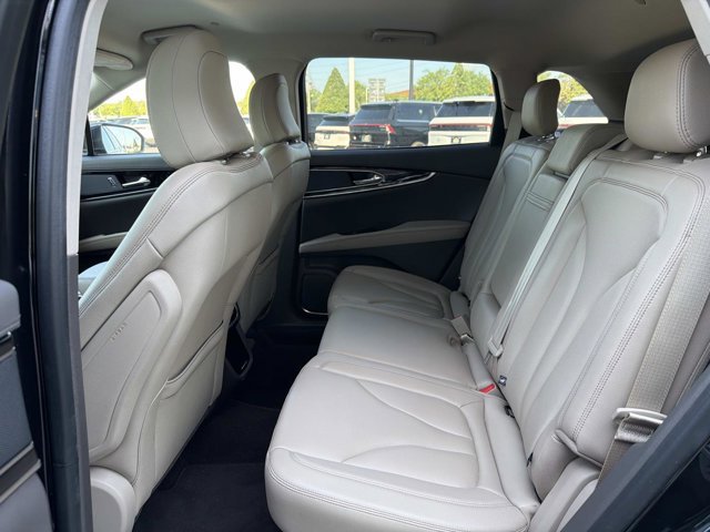 Certified 2022 Lincoln Nautilus FWD w/ Premium Package image 18
