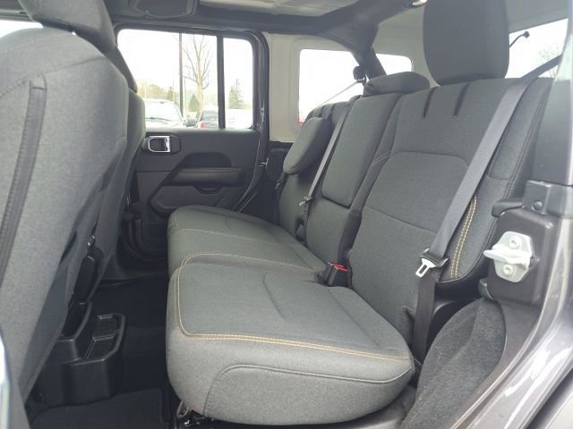 Used 2025 Jeep Wrangler Unlimited Sahara image 25