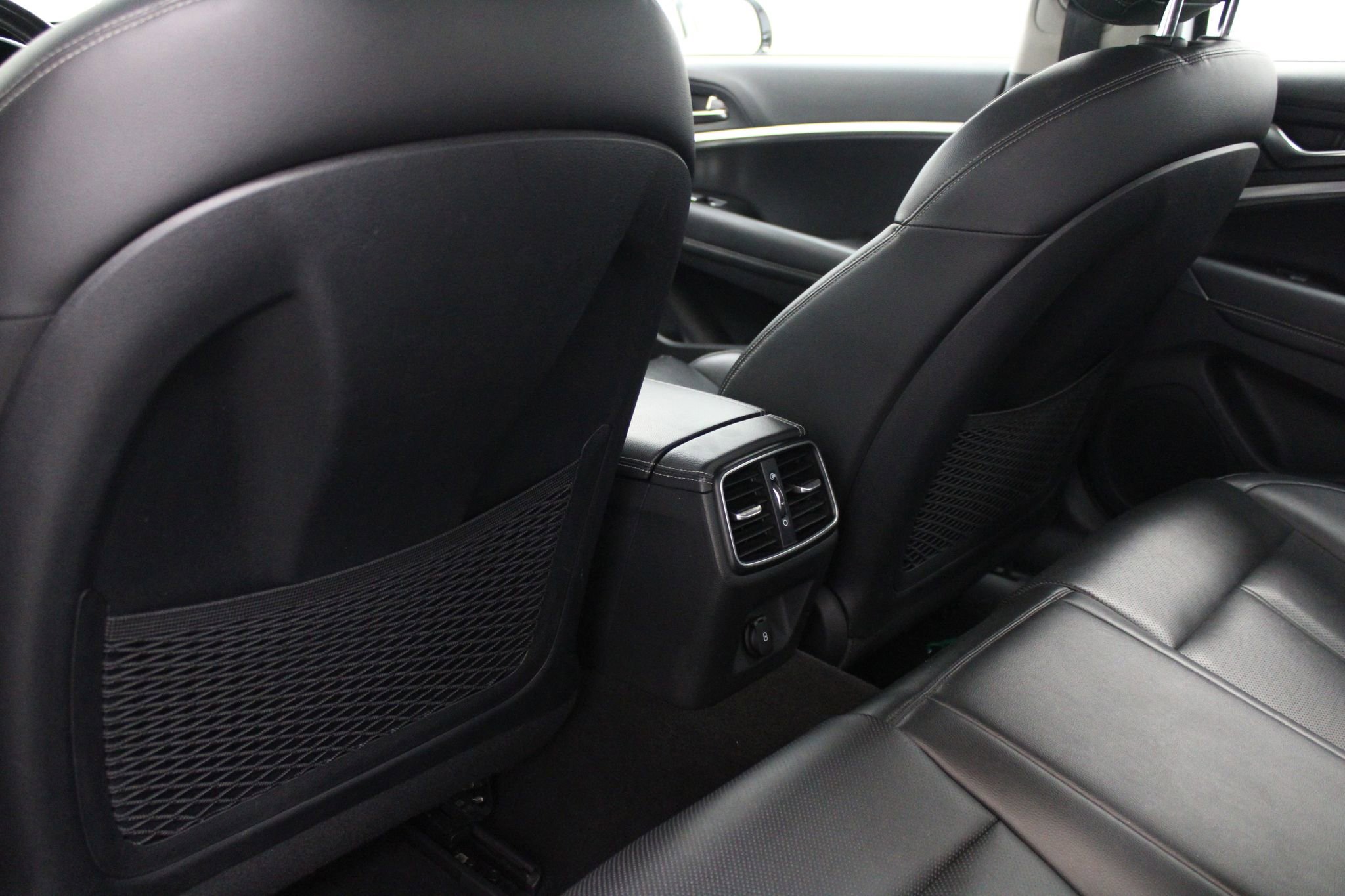 Used 2019 Genesis G70 2.0T Advanced AWD/4WD image 18