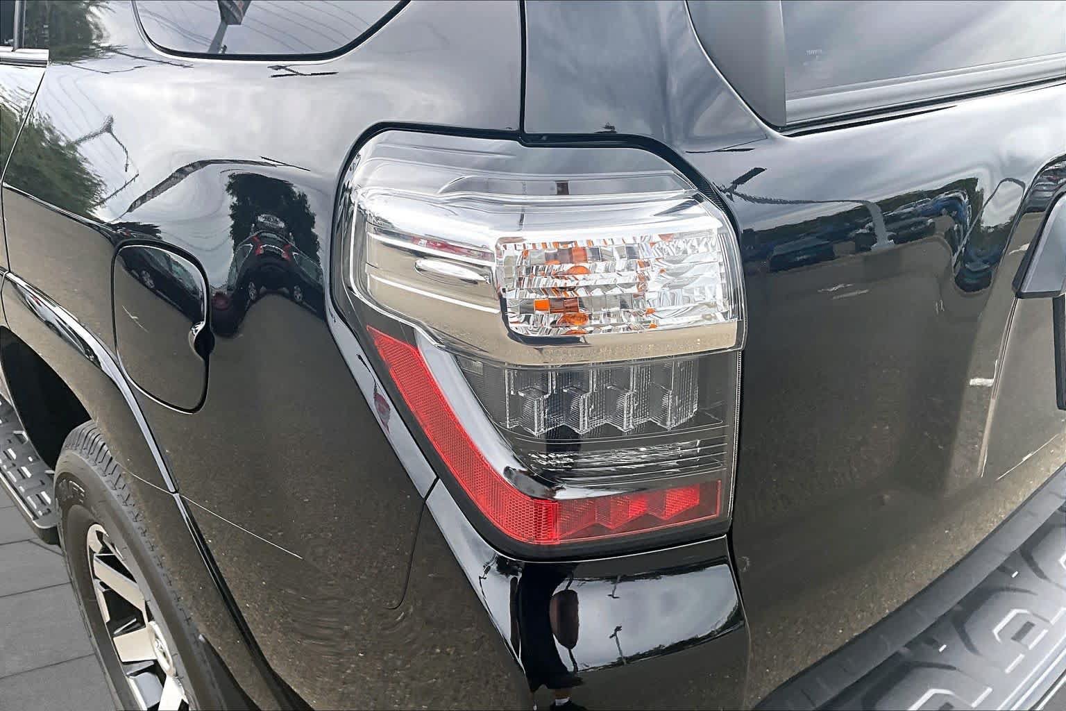Used 2023 Toyota 4Runner TRD Off-Road Premium w/ Moonroof Package AWD/4WD image 28