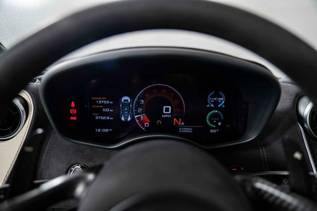 Used 2020 McLaren 600LT Spider RWD image 18