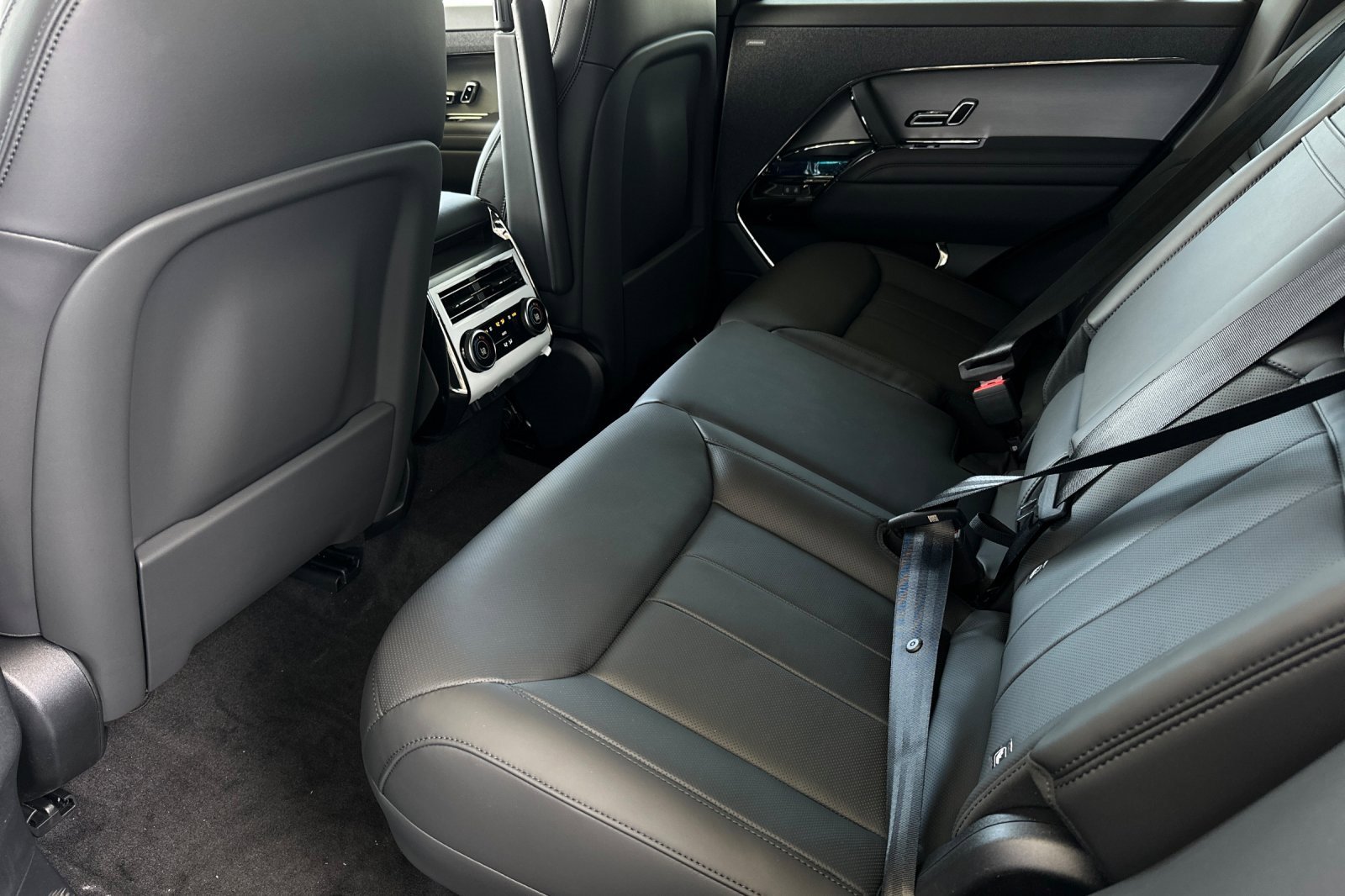 New 2025 Land Rover Range Rover Sport SE image 11