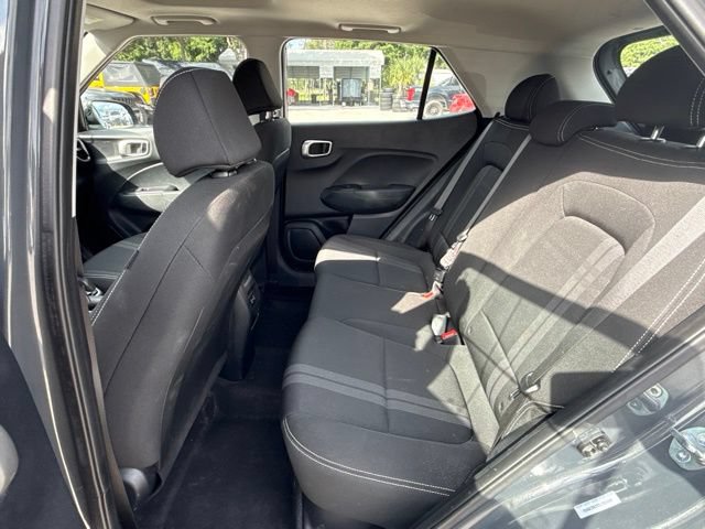 Used 2025 Hyundai Venue SEL FWD image 10