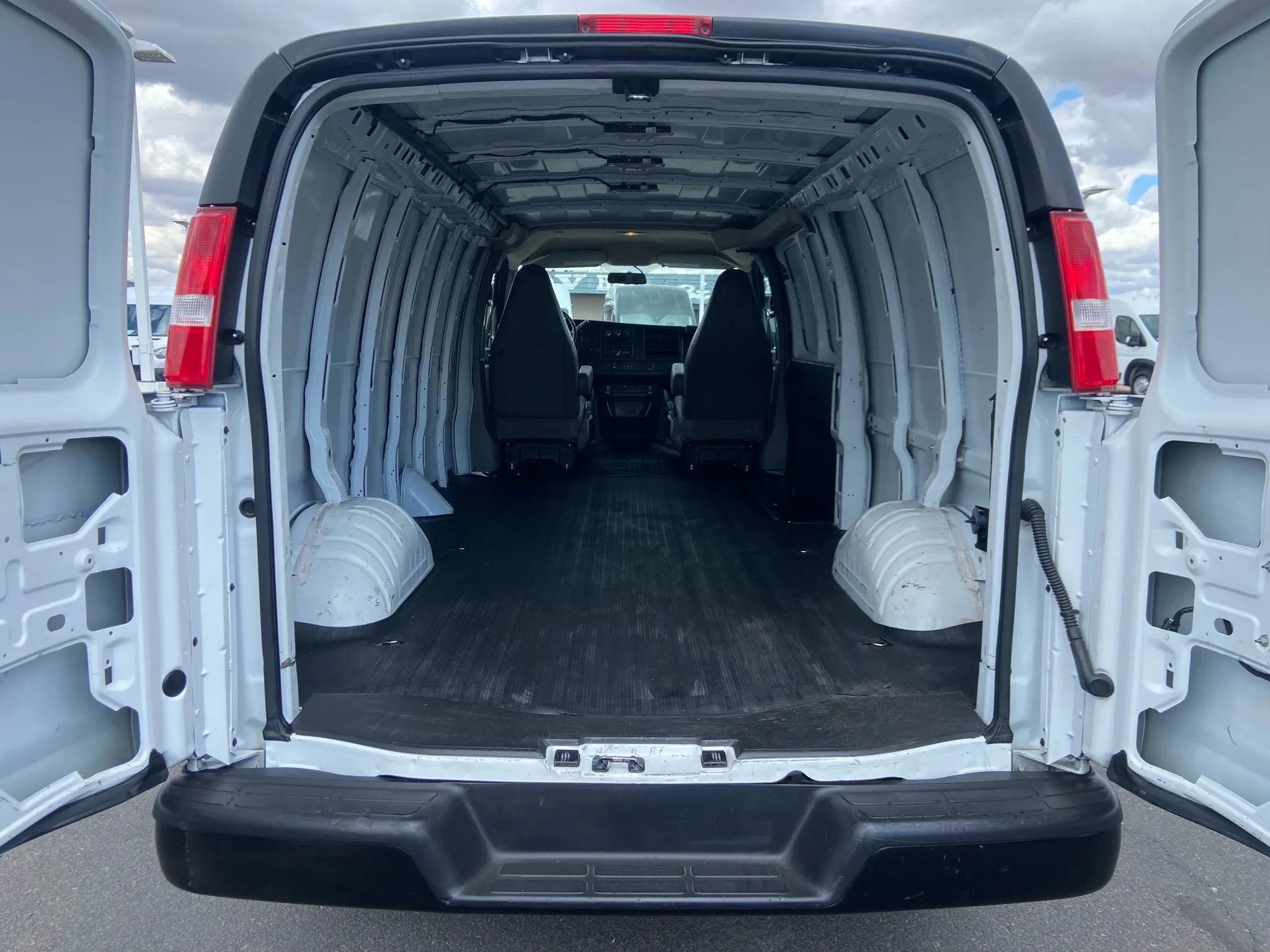 Used 2023 GMC Savana 2500 Extended w/ Driver Convenience Package image 10