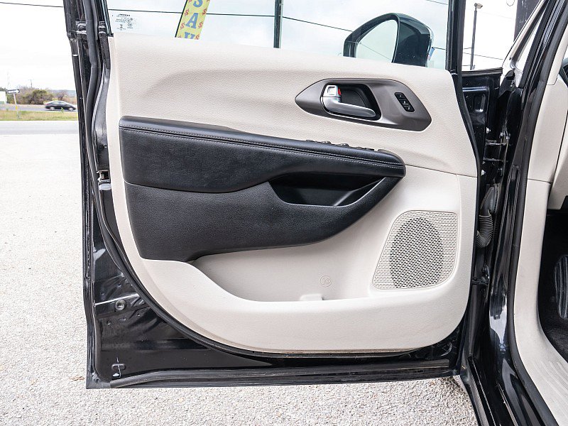 Used 2019 Chrysler Pacifica Limited FWD image 10