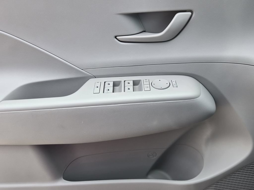 Used 2026 Hyundai Kona SE FWD image 26