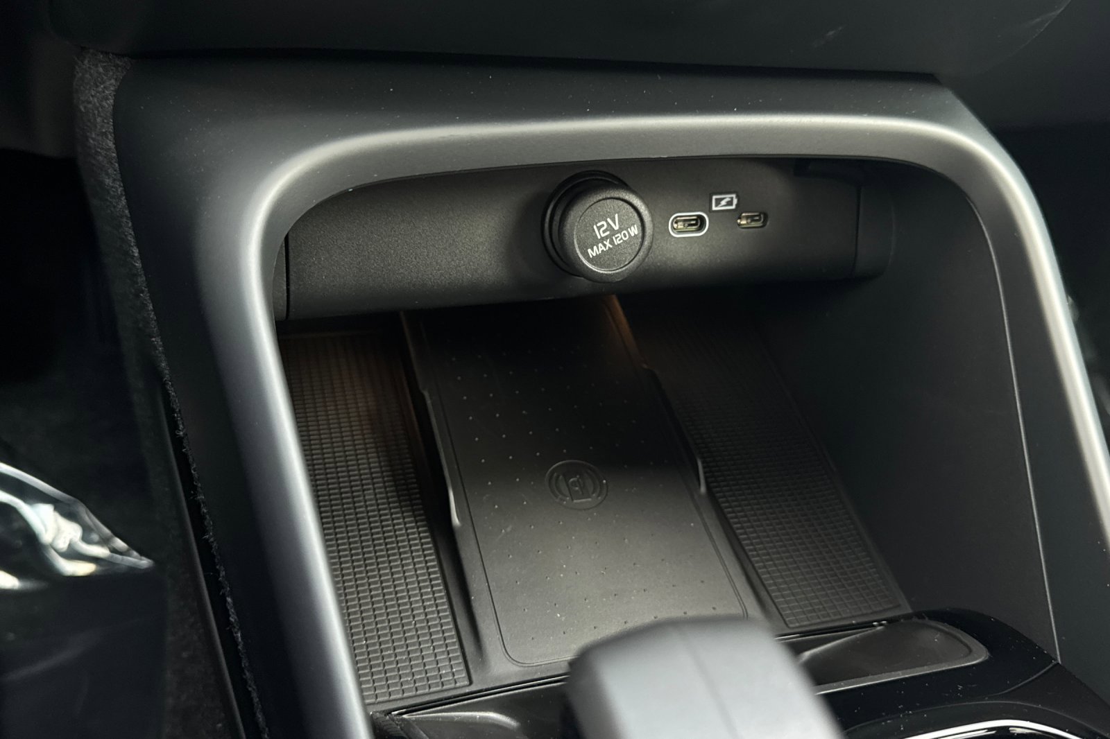 New 2025 Volvo XC40 B5 Ultra image 23