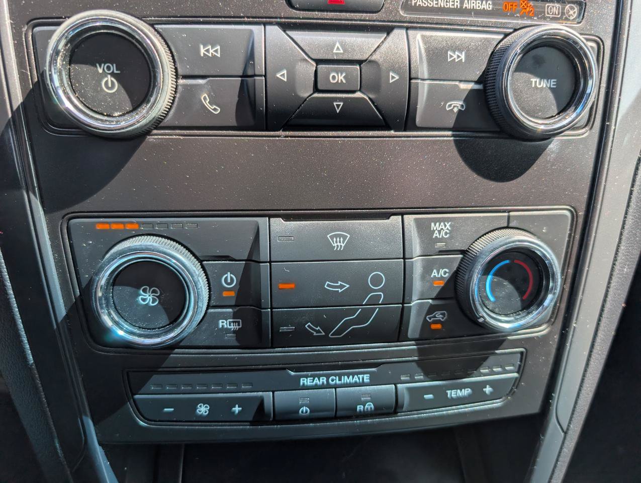 Used 2018 Ford Explorer XLT FWD image 27