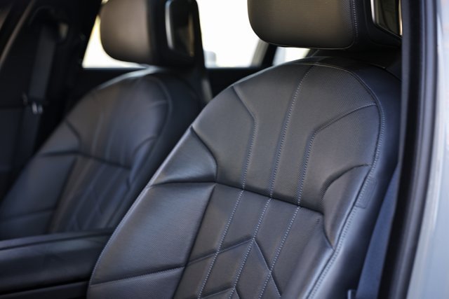 Used 2025 BMW 740i xDrive image 22