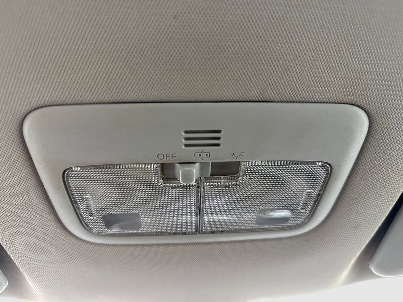 Used 2019 Toyota Corolla LE w/ Carpet Mat Package (TMS) FWD image 32