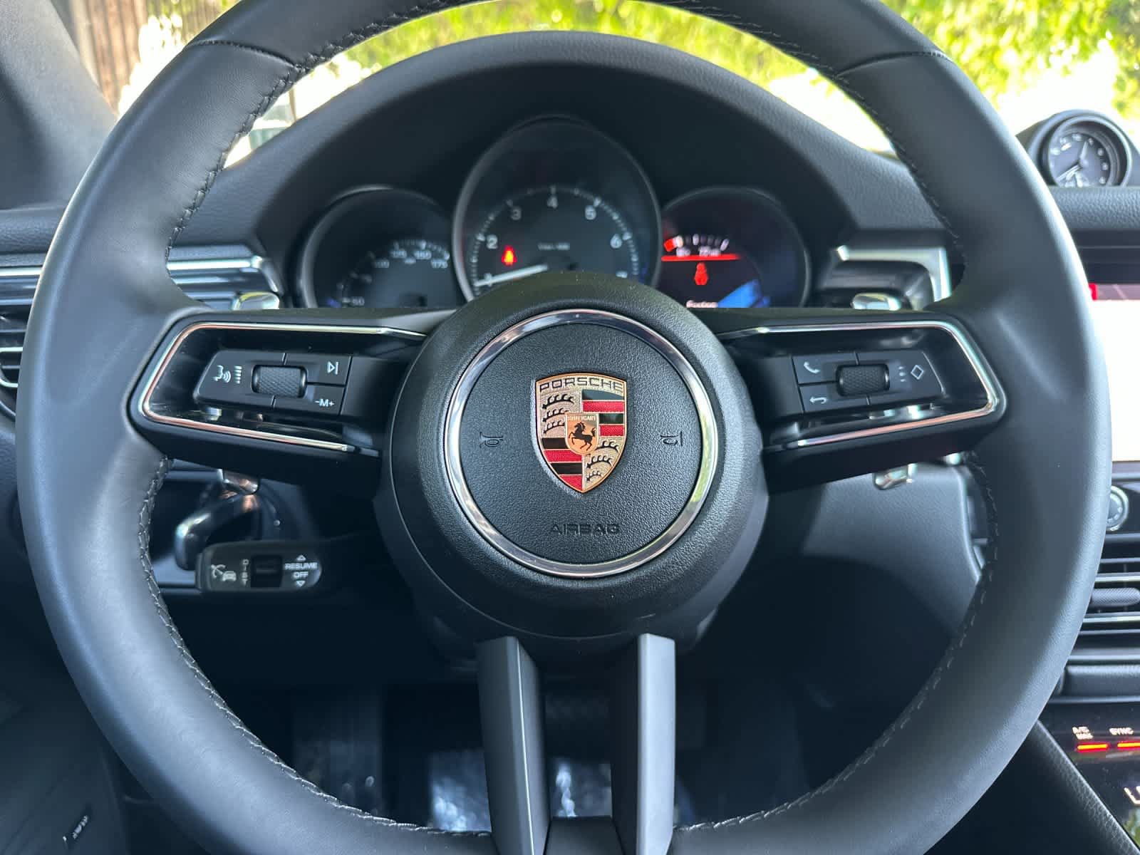 Certified 2025 Porsche Macan AWD/4WD image 26