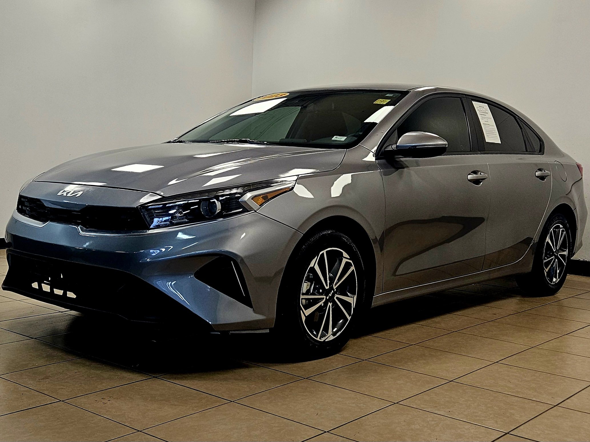 Used 2023 Kia Forte LXS w/ LXS Technology Package image 2