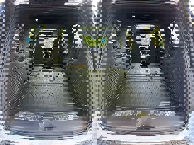 New 2026 Chevrolet Suburban High Country image 52