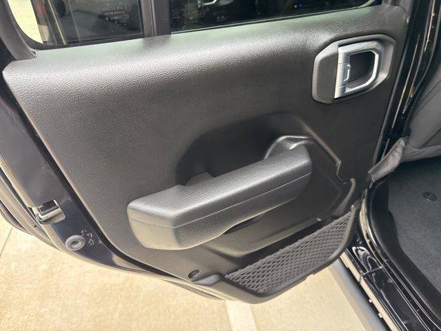 Used 2023 Jeep Wrangler Unlimited image 28