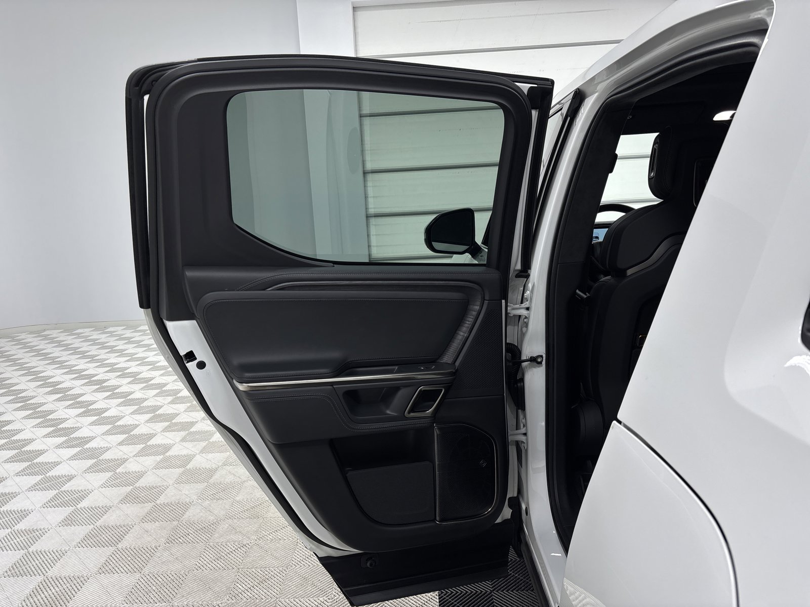 Used 2023 Rivian R1T Adventure AWD/4WD image 17