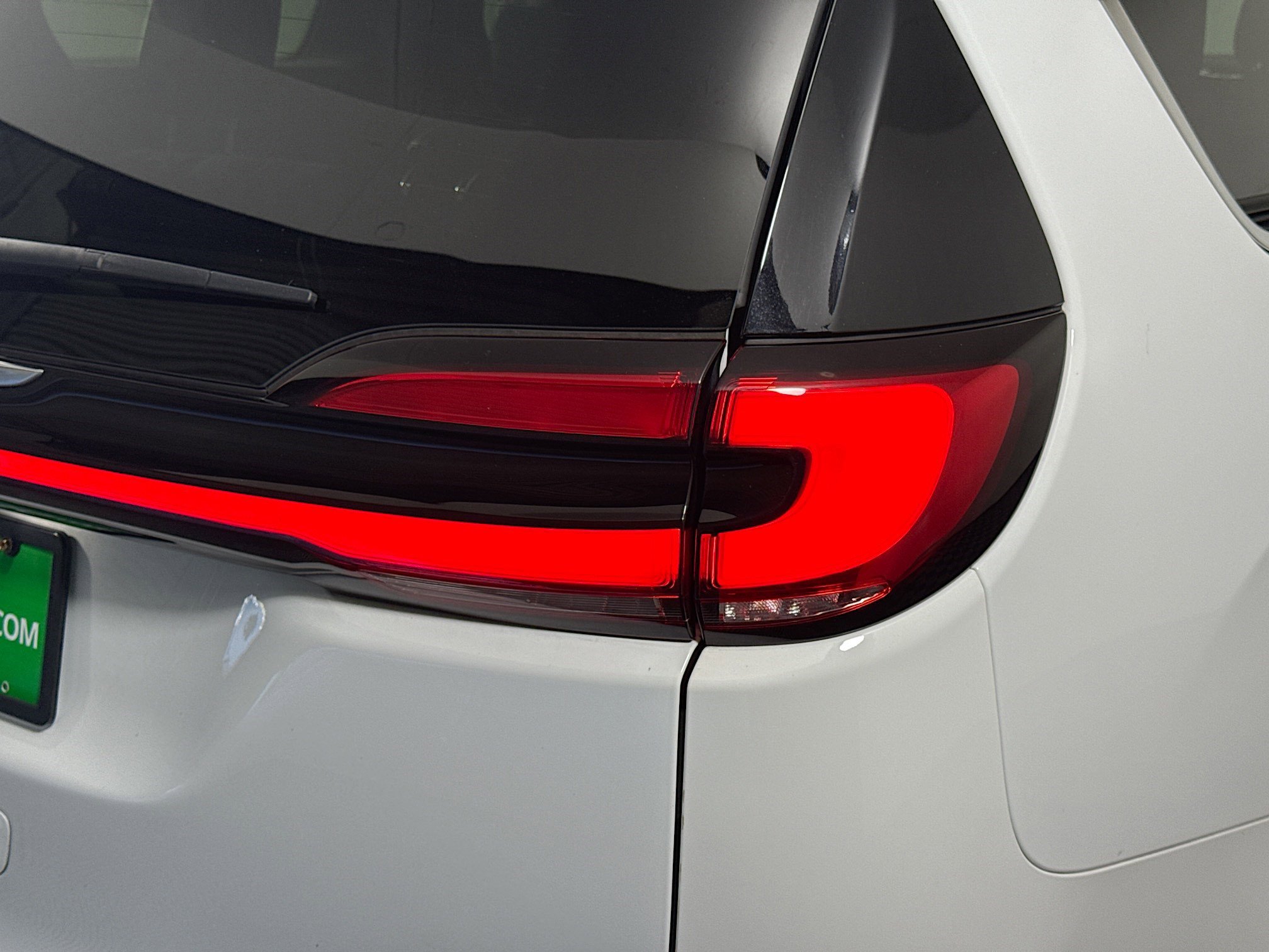 Used 2023 Chrysler Pacifica Touring-L image 34