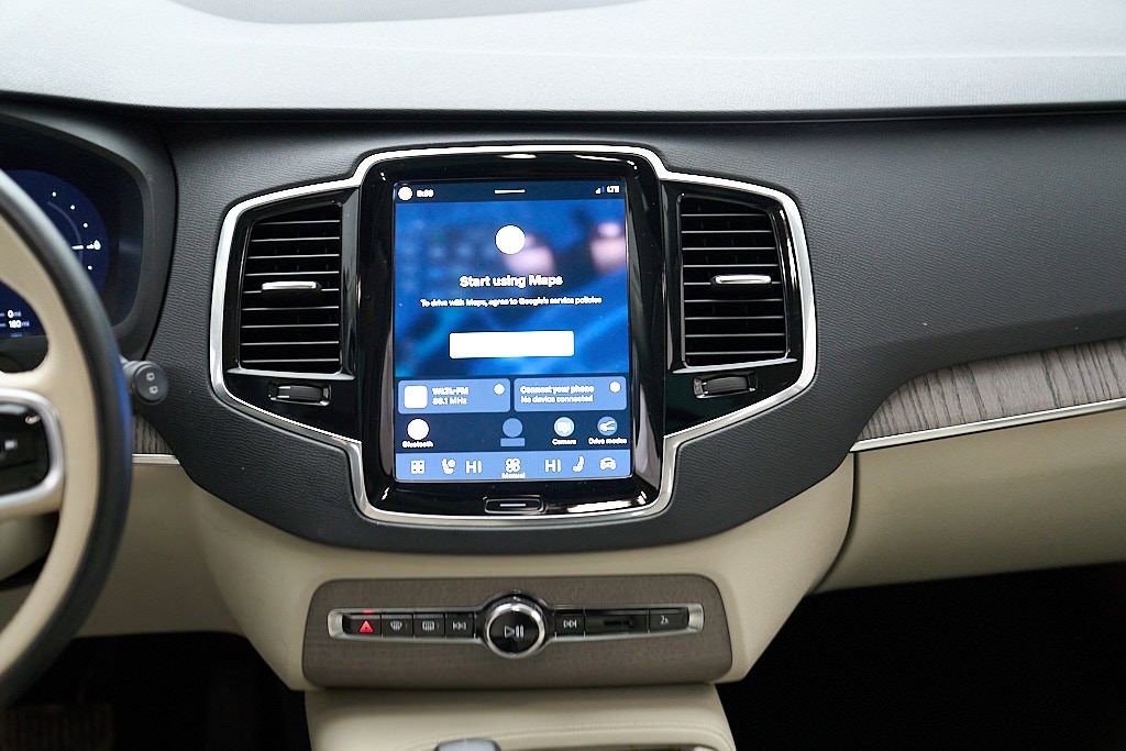 Certified 2023 Volvo XC90 T8 Plus w/ Protection Package Premier AWD/4WD image 31
