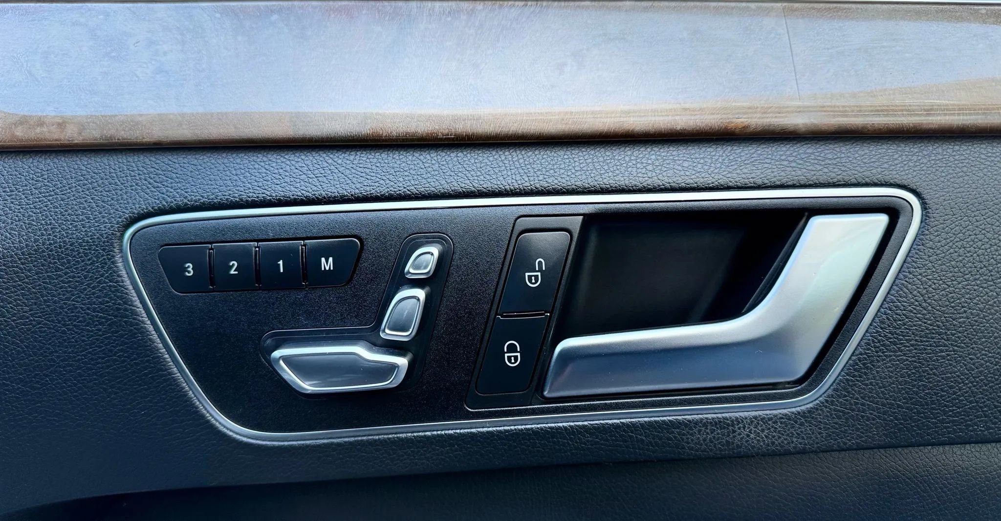 Used 2014 Mercedes-Benz E 350 4MATIC Sedan image 37