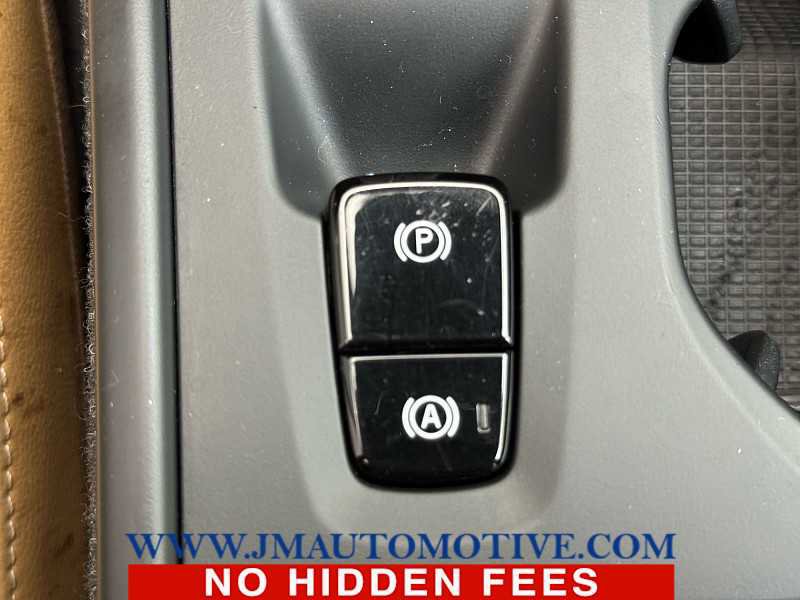 Used 2019 Volvo XC40 T5 Momentum image 31