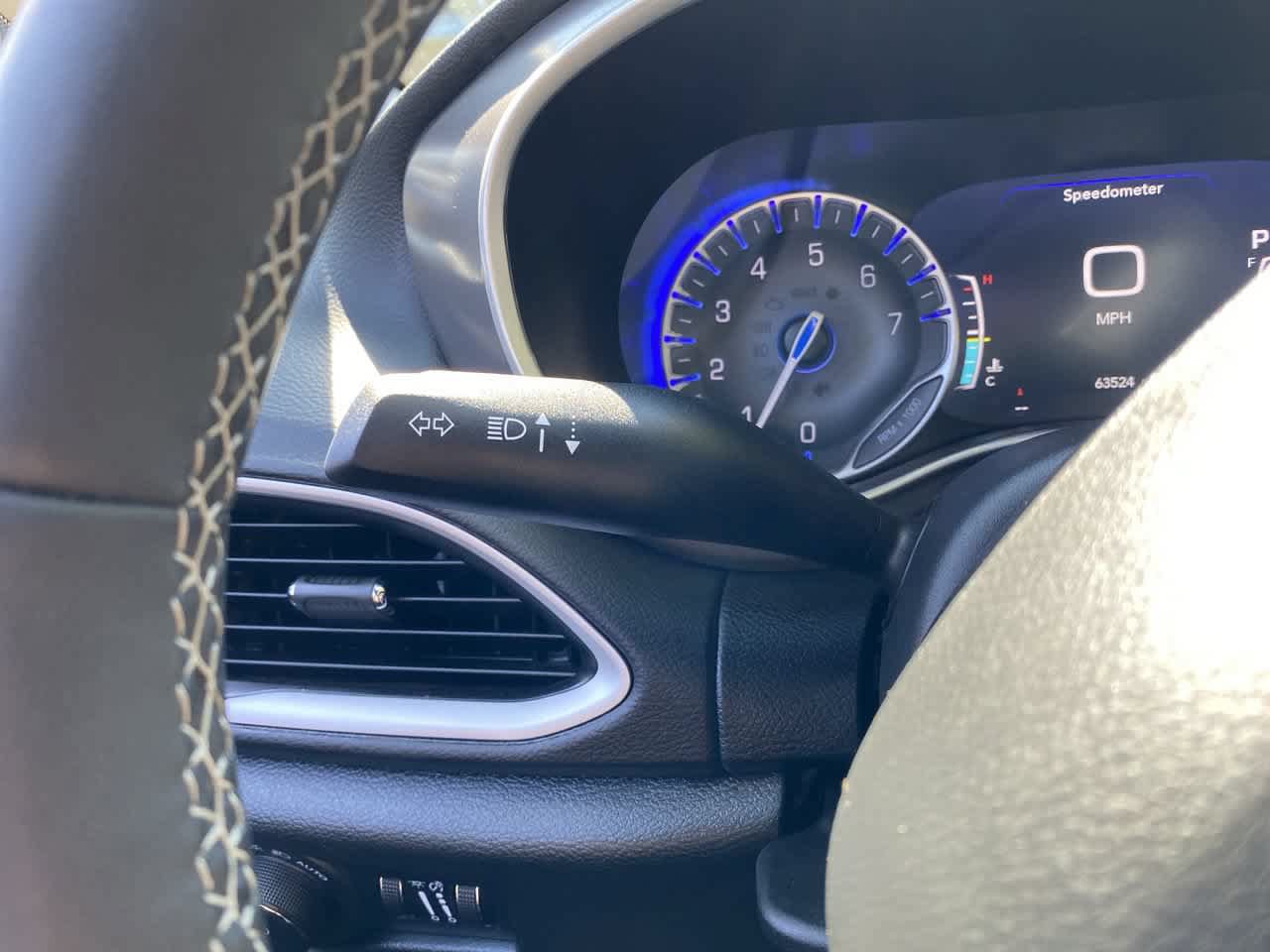 Used 2025 Chrysler Pacifica Select FWD image 23