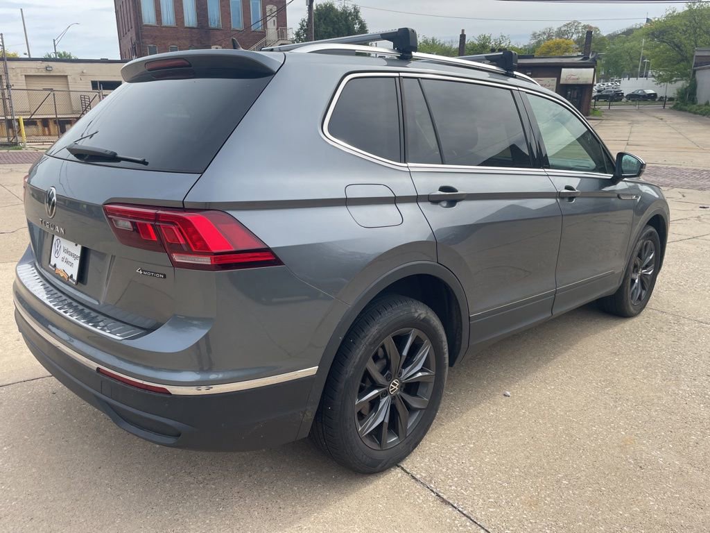 Used 2023 Volkswagen Tiguan SE w/ Panoramic Sunroof Package AWD/4WD image 2
