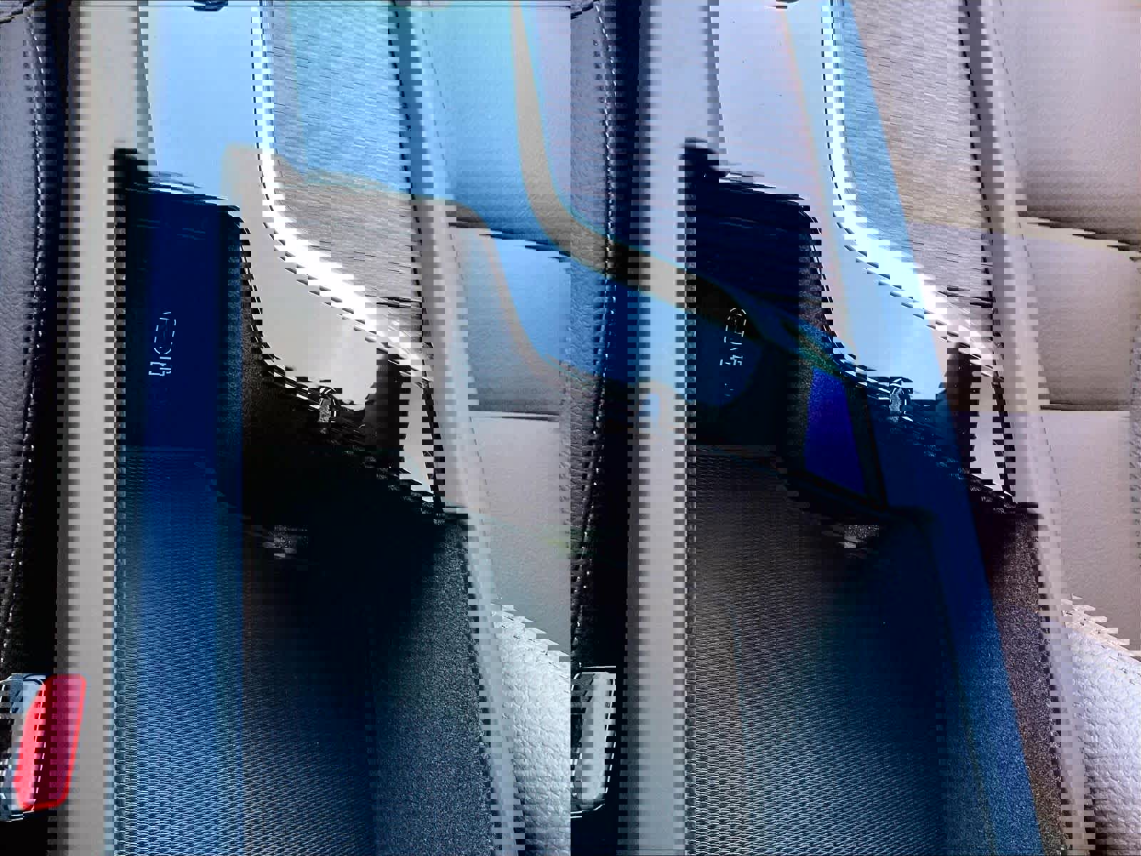 Used 2025 Volvo XC60 T8 Plus w/ Protection Package Premier image 30