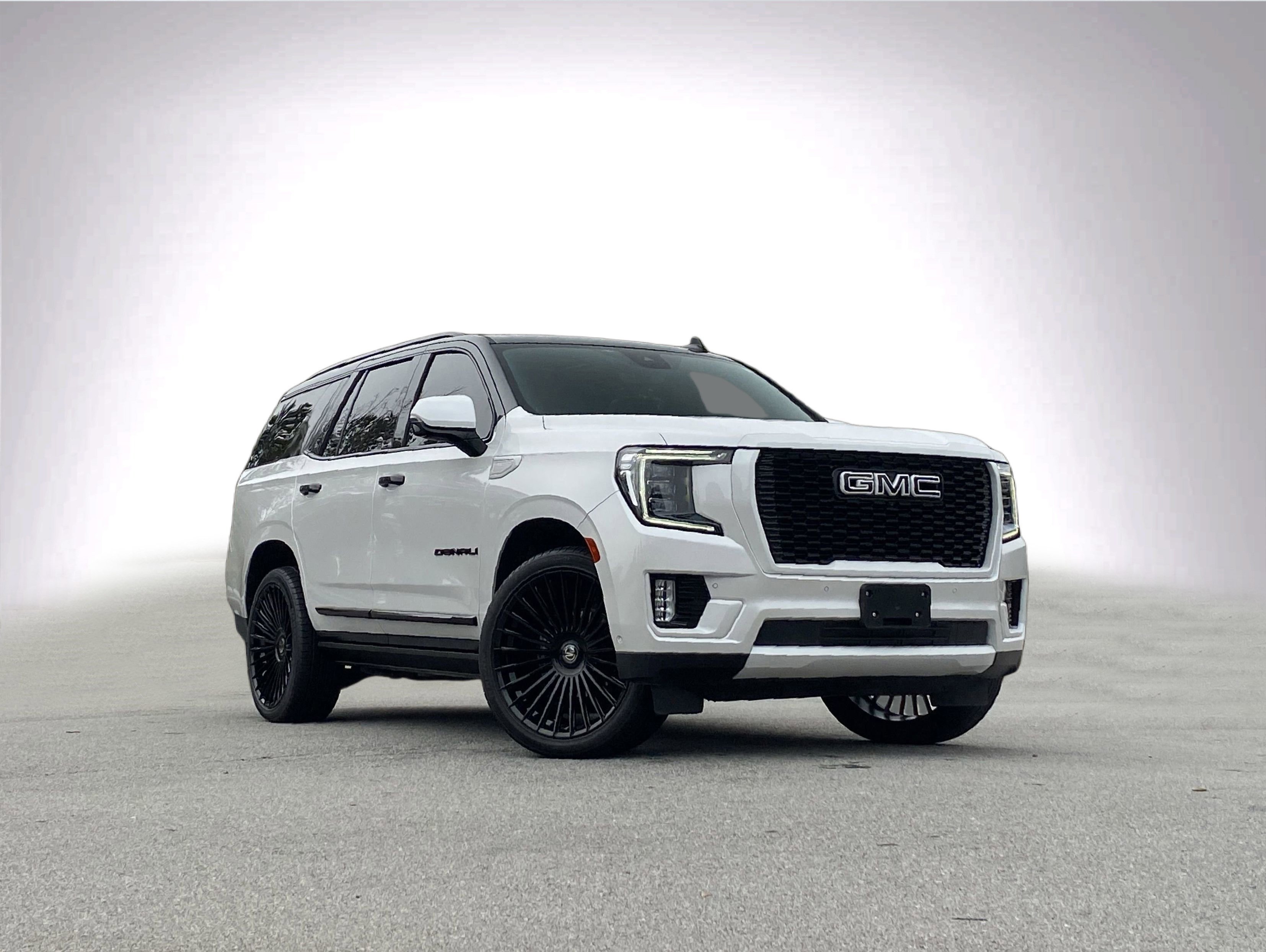 Used 2024 GMC Yukon Denali w/ Denali Reserve Package image 2