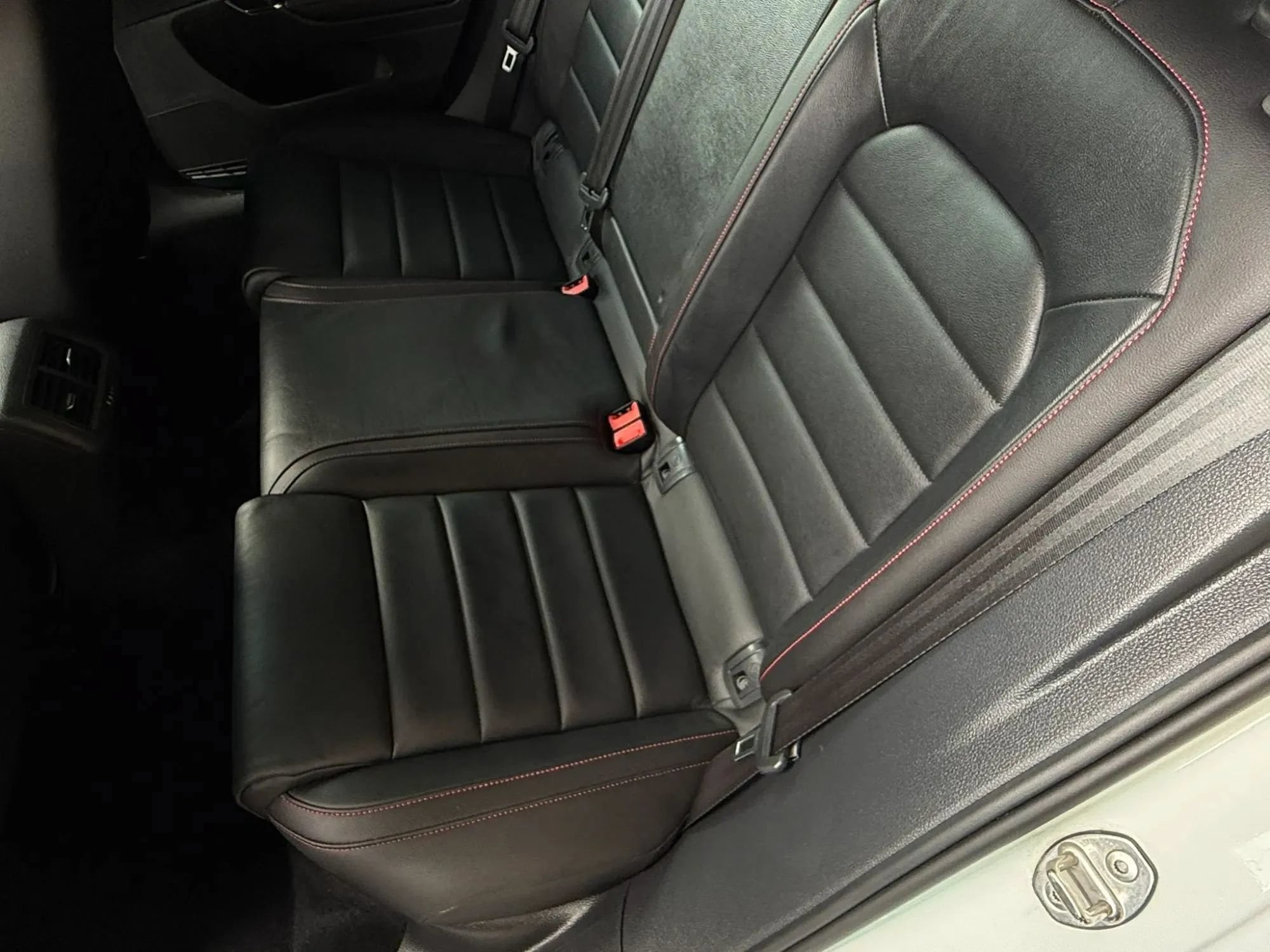 Used 2017 Volkswagen GTI SE FWD image 26