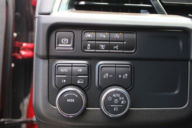 Used 2025 Chevrolet Suburban Premier image 20