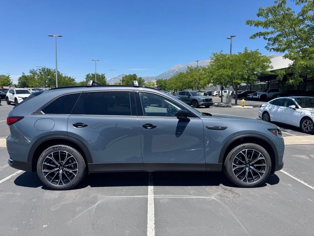 Certified 2025 MAZDA CX-70 Plug-In Hybrid w/ Premium Pkg AWD/4WD image 4