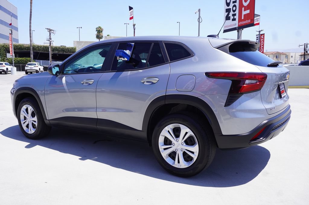 Used 2025 Chevrolet Trax LS FWD image 5
