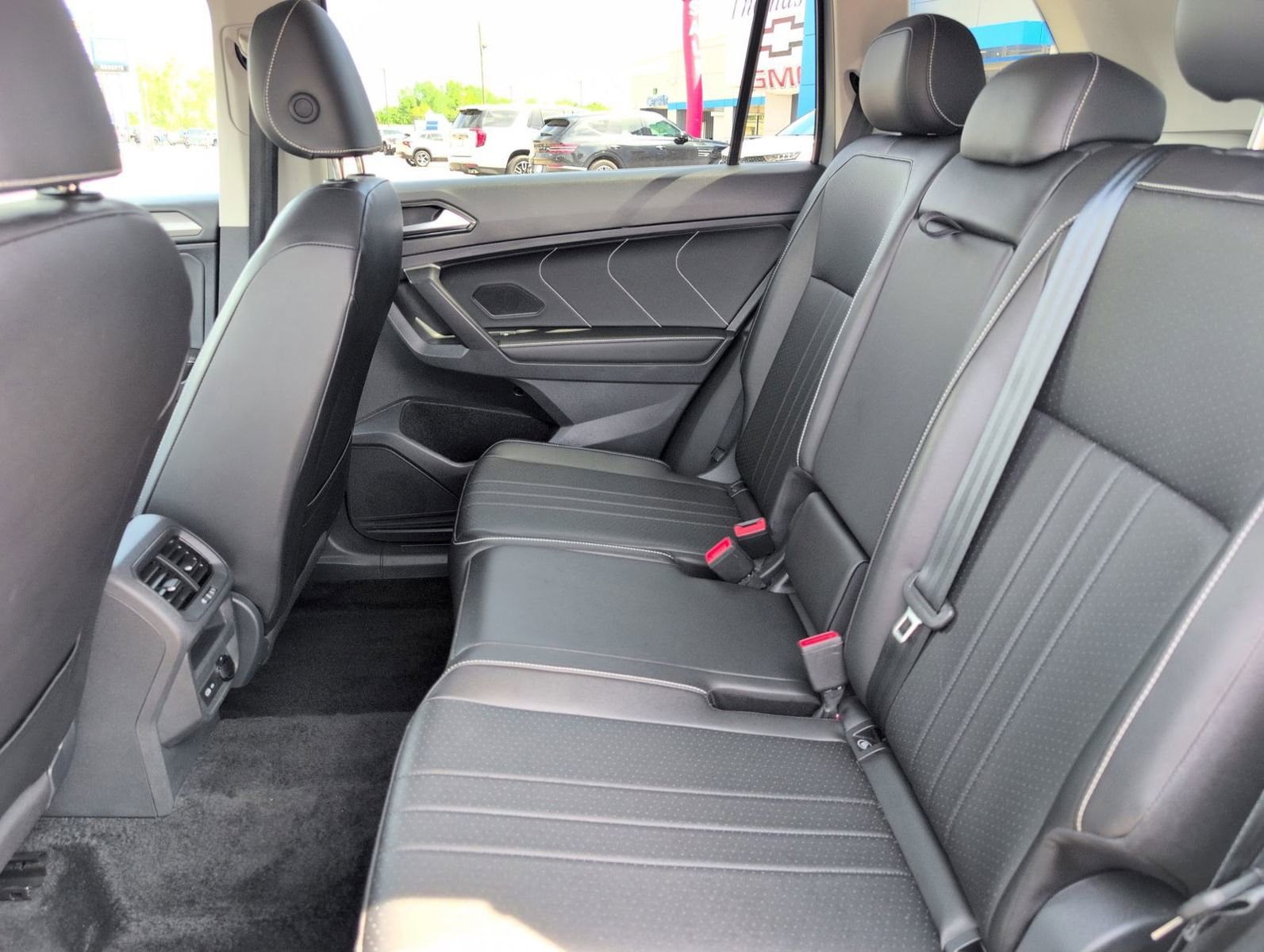 Used 2024 Volkswagen Tiguan Wolfsburg Edition image 31