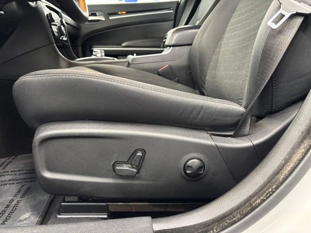 Used 2023 Chrysler 300 Touring w/ Sport Appearance Package RWD image 7