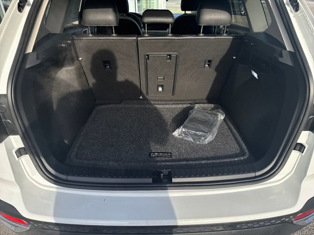 Certified 2025 Volkswagen Taos SE w/ Panoramic Sunroof Package image 31