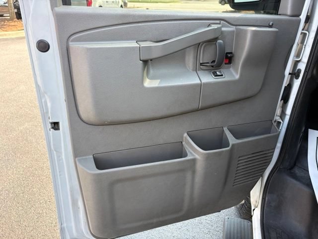 Used 2018 Chevrolet Express 3500 w/ Driver Convenience Package RWD image 25