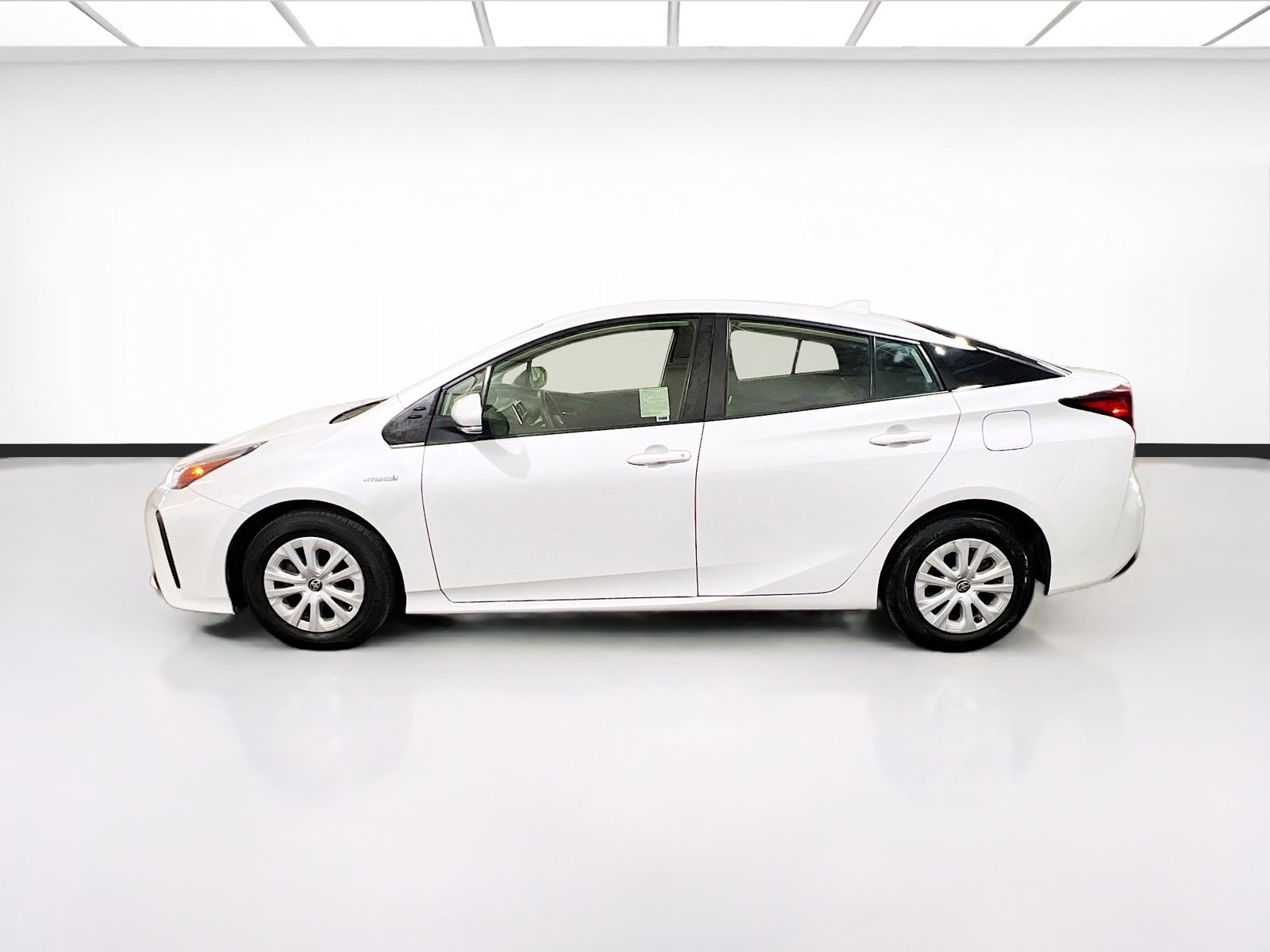 Used 2021 Toyota Prius L Eco w/ Carpet Mat Package (TMS) FWD image 20