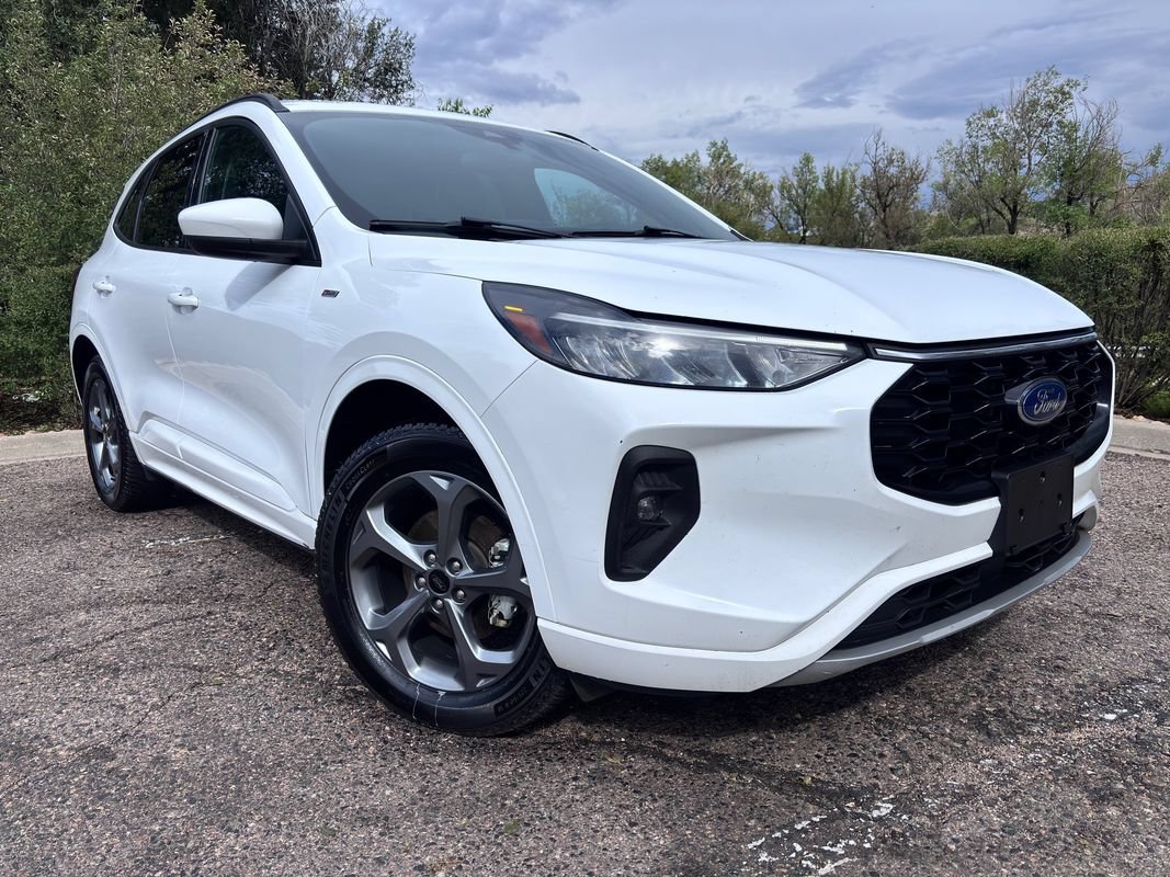 Used 2023 Ford Escape ST-Line Select AWD/4WD image 2