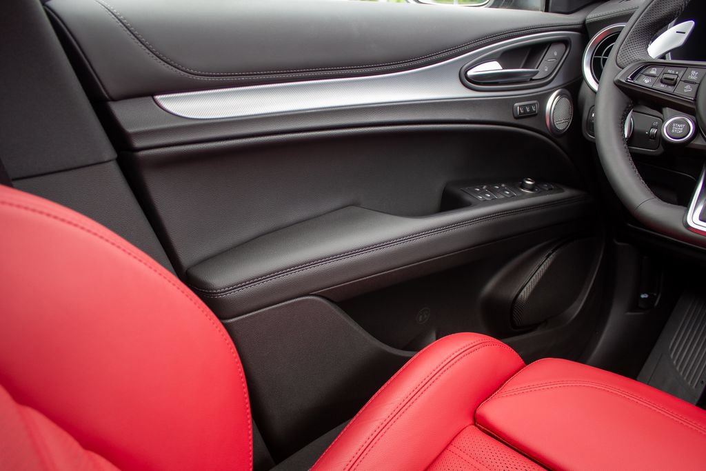 New 2025 Alfa Romeo Stelvio Sprint AWD/4WD image 19
